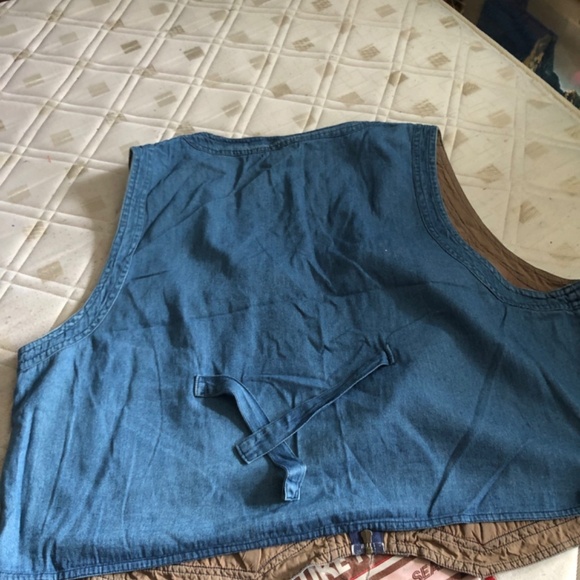 Plus Preferred size 44 vest. Multicoloured vest, zipper and tie up at back- used - Picture 6 of 7